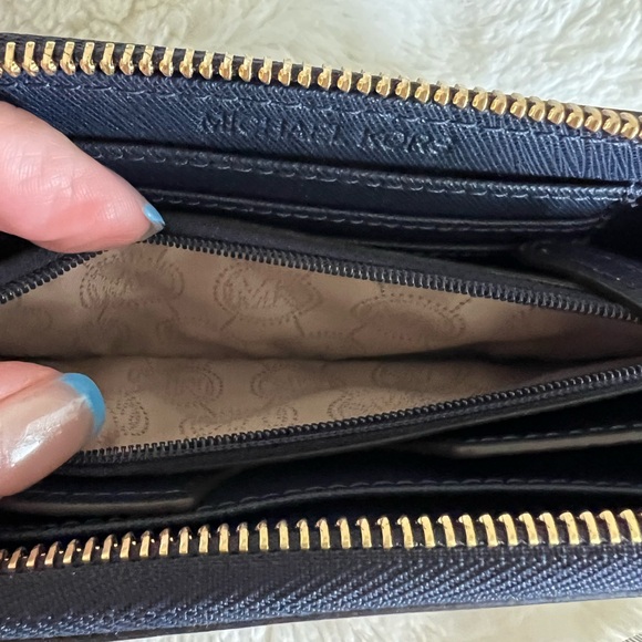 Michael Kors wristlet. - Picture 7 of 7